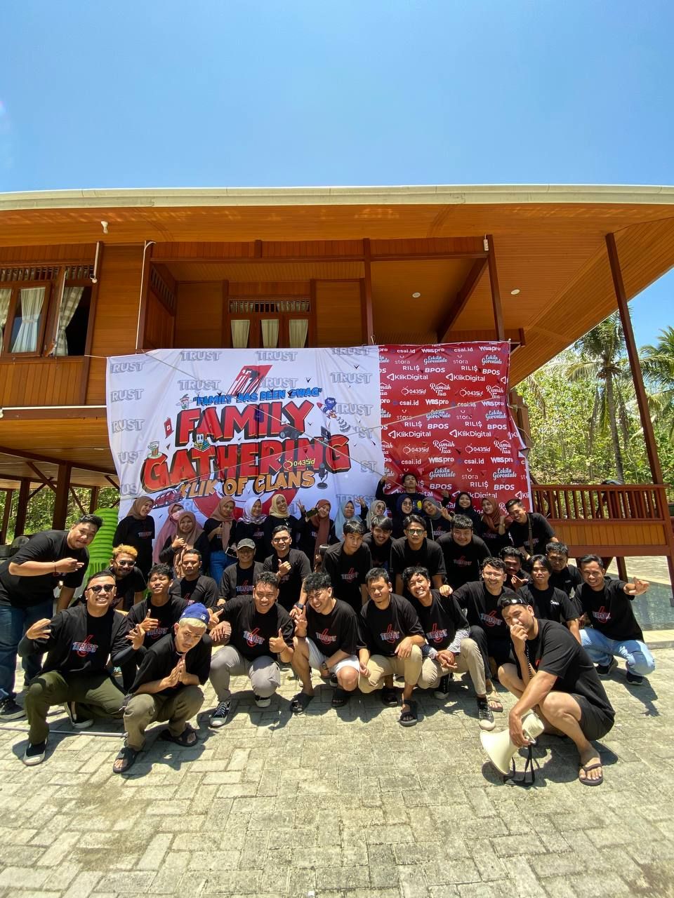 Family Gathering KlikDigital